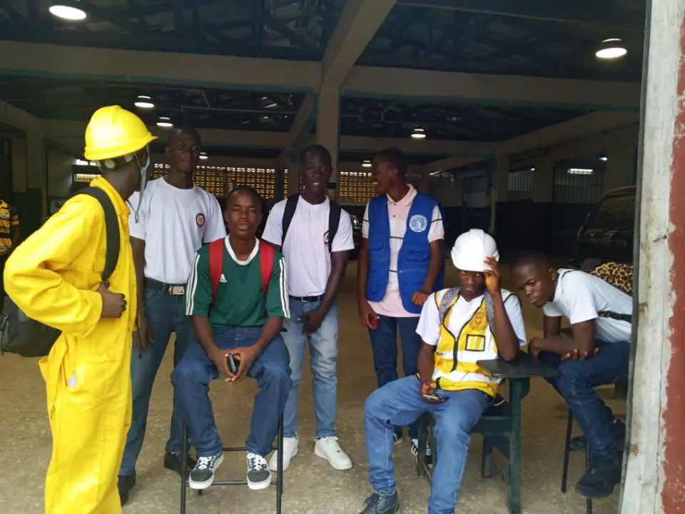 LAS astronomy outreach with students at Booker Washington Institute in Kakata